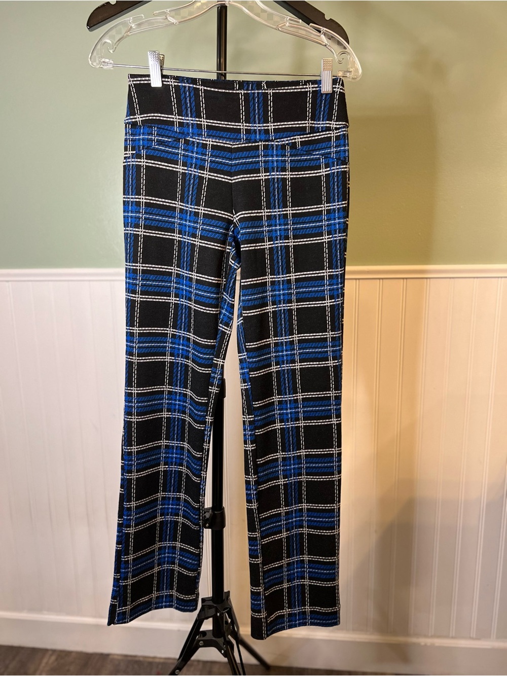 New York & Co Blue, Black & White Plaid Stretch Pull On Boot Cut Pants. Size XS